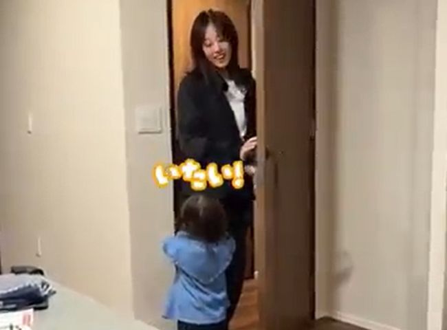 私を置いて出かけちゃうの！？ パパvsママ、その様子を見た１才ちゃんの様子がかわいすぎる！！