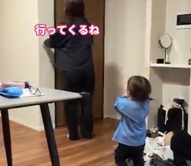 私を置いて出かけちゃうの！？ パパvsママ、その様子を見た１才ちゃんの様子がかわいすぎる！！