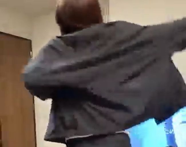 私を置いて出かけちゃうの！？ パパvsママ、その様子を見た１才ちゃんの様子がかわいすぎる！！