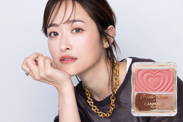 キャンメイク「パウダーチークス」の使い方は？ クリアな薄膜