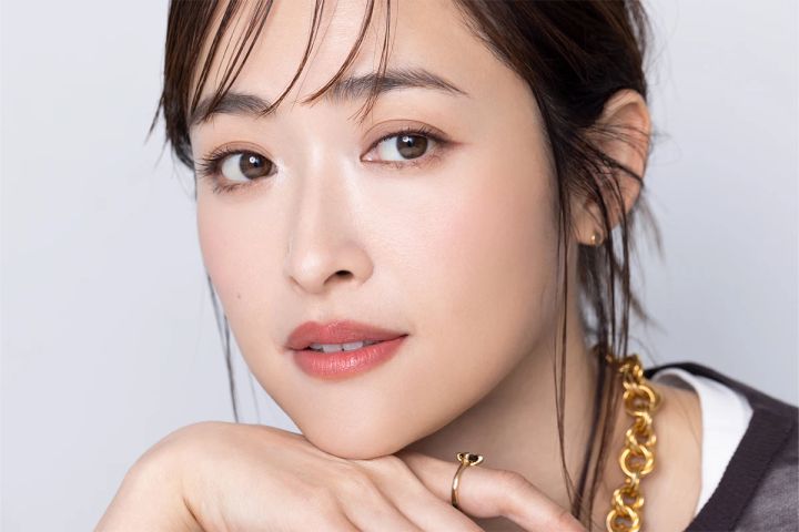 大人のためのキャンメイク図鑑 キャンメイク パウダチークス P01 パワフルピンク 塗り方③