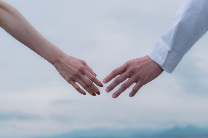 「手をつなぎたくない相手」の特徴って…？