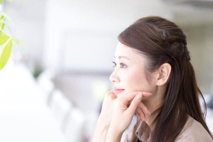 男性ウケ抜群！ 職場で尊敬される「中年女性」の特徴8選