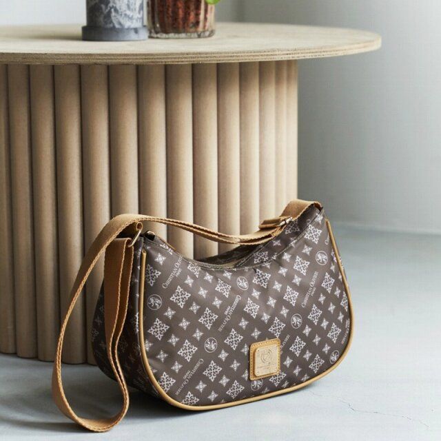 CHRISTIAN OLIVIER PARIS ハーフムーンバッグ