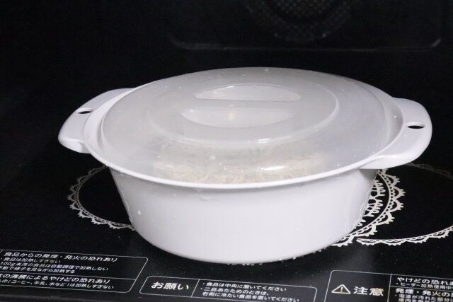 セリアの電子レンジ調理器 ラーメンをレンジで加熱
