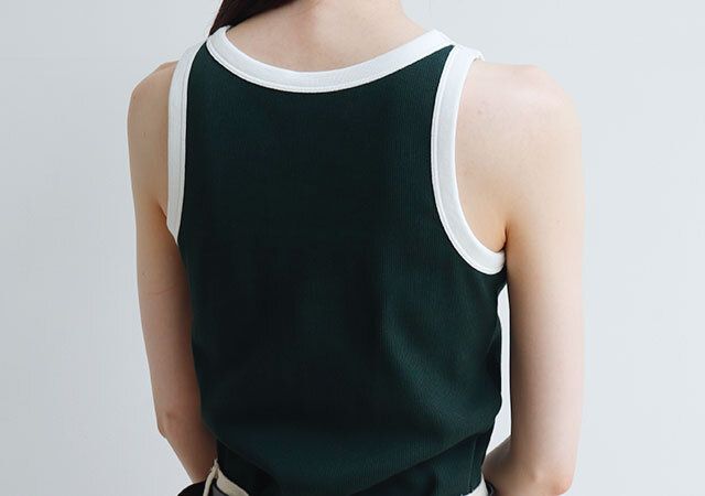 ユニクロ新作タンクトップ2