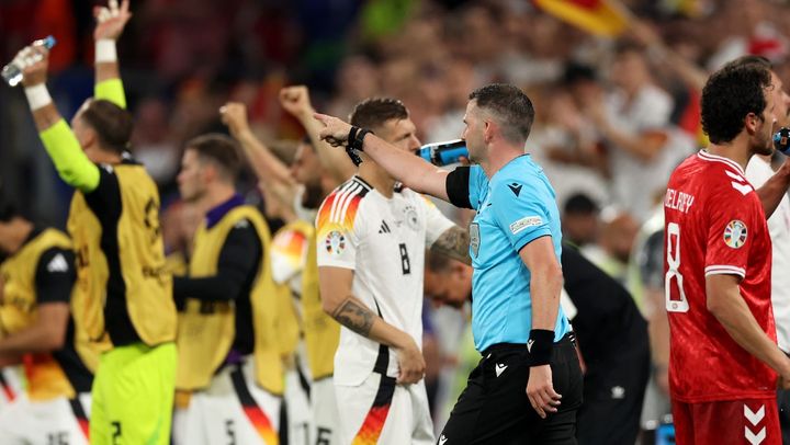 「馬鹿げたルール」「もはやルールが分からない」 デンマーク守護神と監督、EUROドイツ戦のVARハンド判定に憤慨