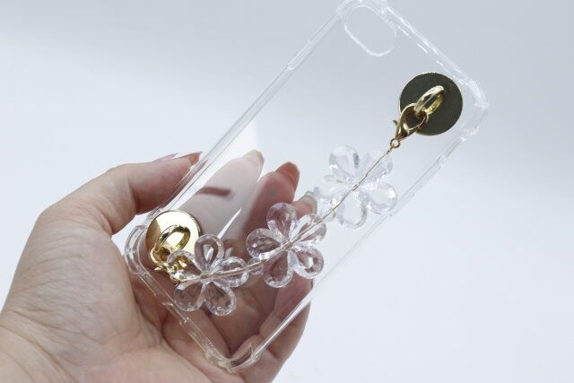 セリアのスマホチャームベース ゴールド＆シルバーを使用した落下防止用アクセサリーの作り方