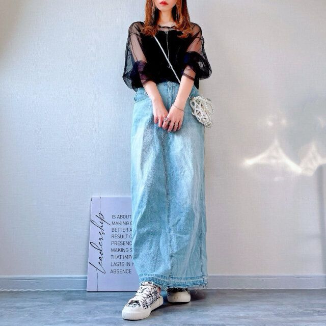 GUリブニットスクエアネックタンクトップとシアートップスコーデ