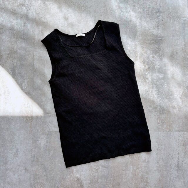 GUリブニットスクエアネックタンクトップのブラック