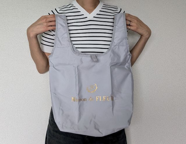 MaisondeFLEURBAGブルー持ったところ