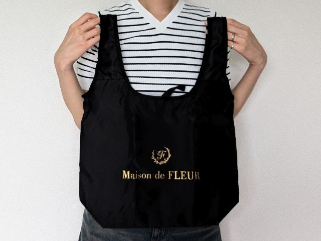 MaisondeFLEURBAG黒持ったところ