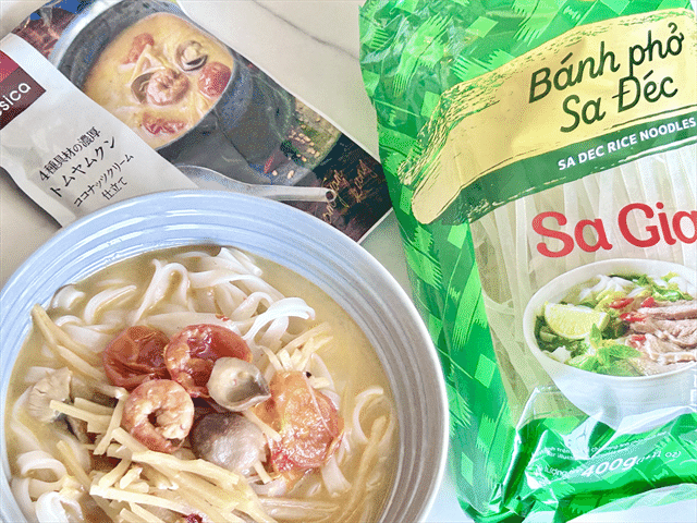 成城石井 desica 4種具材の濃厚トムヤムクン ココナッツクリーム仕立て サジャン ライスヌードル（フォー）2