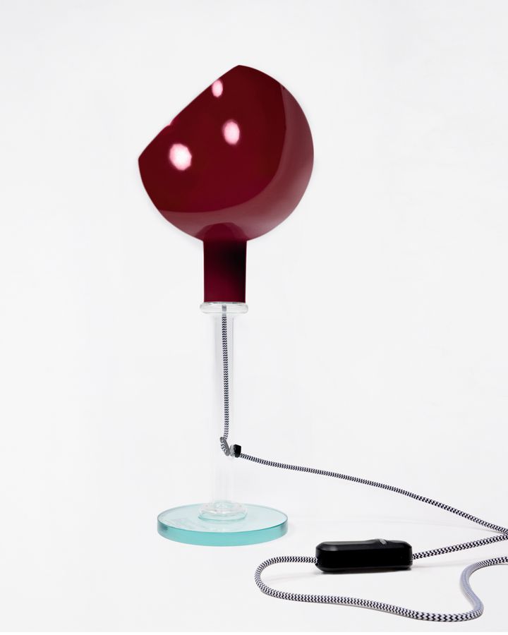 グッチ：「FontanaArte x GUCCI“Parola”テーブルランプ」。