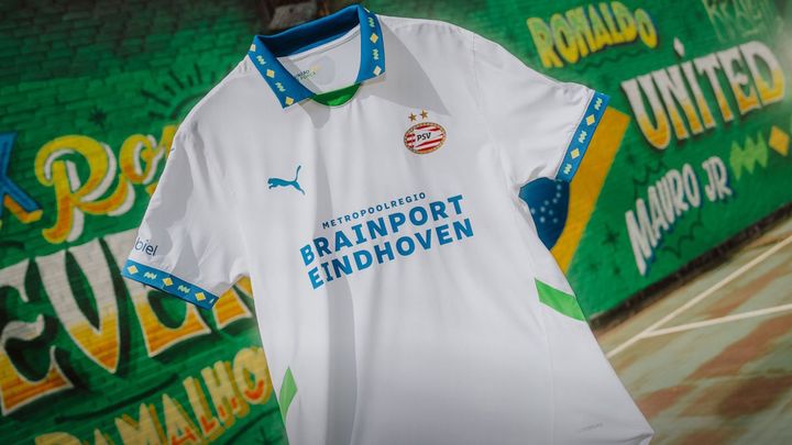 オランダ王者PSV、「ブラジル」がテーマの新ユニフォームを発表！“白と青”で王国に敬意を表す