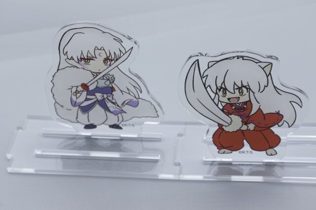 セリアの並べて飾れるアクリルスタンド用ジョイントスタンド 2P 長方形