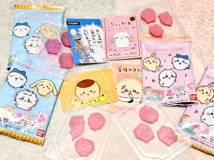 「ちいかわ」のコレクションカード付きトレーグミの第5弾
