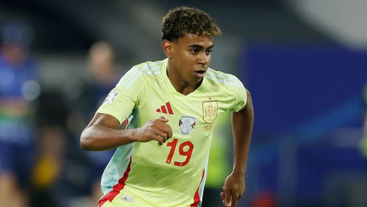 16歳ヤマル、NEWメッシとしてバルセロナの背番号10を継承！？本人はこう思う