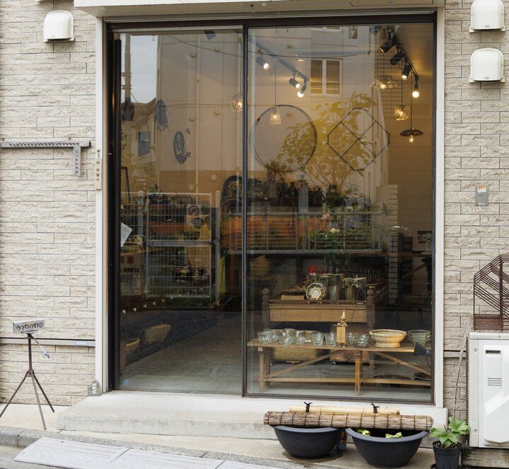 招き猫の箸置きも♪沖縄の器「やちむん」や九州の陶磁器に出会えるお店／豪徳寺「うつわのわ田」