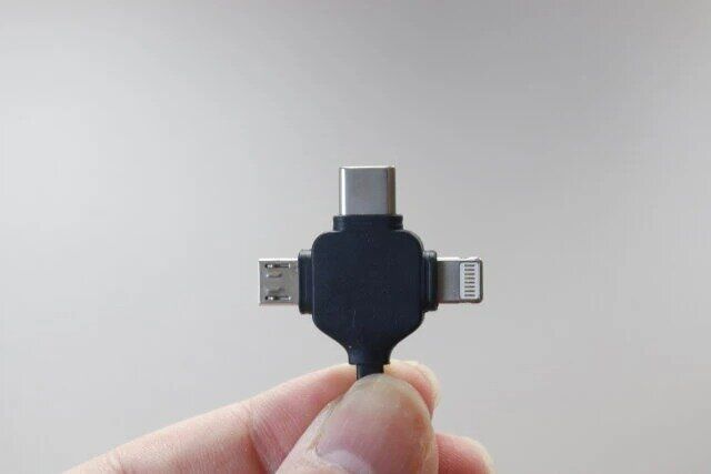 ダイソー 3in1リール式ケーブル microB Type-C for iPhone（Lightning）