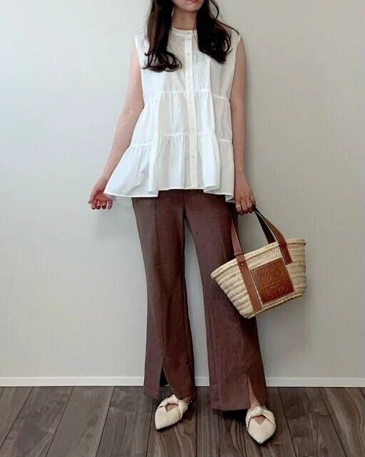 ノースリーブブラウス×パンツコーデ