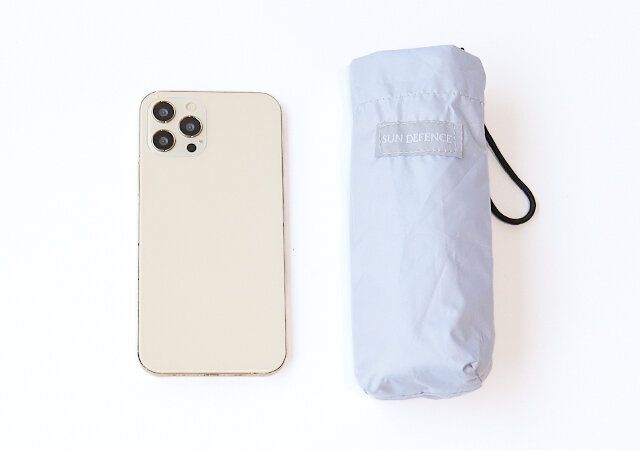 宝島社のSUN DEFENCEのほぼスマホサイズの99.99％以上遮光日傘付録3