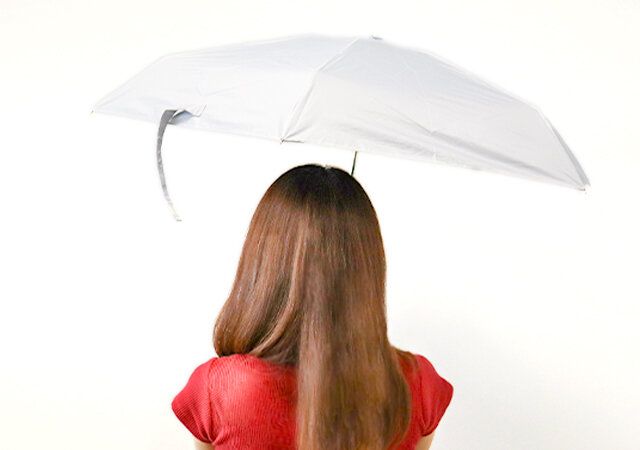 宝島社のSUN DEFENCEのほぼスマホサイズの99.99％以上遮光日傘付録7
