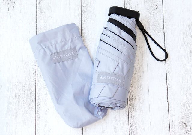 宝島社のSUN DEFENCEのほぼスマホサイズの99.99％以上遮光日傘付録2