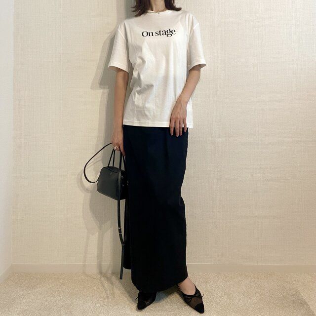GajessロゴTとタイトスカートコーデ