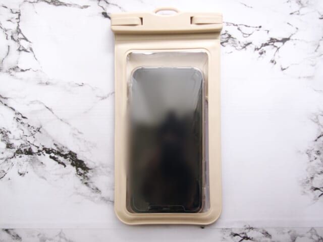 3COINS ポーチ付き防滴スマホケース 本体