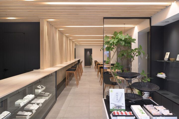 福井の夏の風物詩 “手かき氷” が通年で味わえる♪ 羽二重餅で知られる老舗「松岡軒」