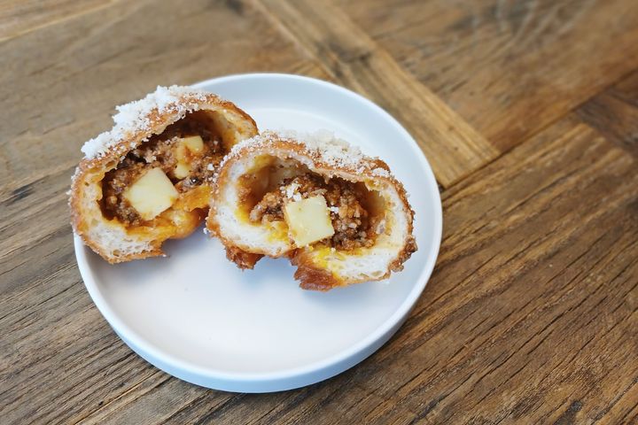 「ボロネーゼチーズパン」410円