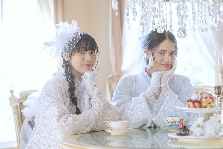 レトロな街散歩やカフェ巡りにも合う“ドレス風”袴