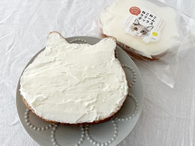 袋から取り出したねこねこクリームボックス