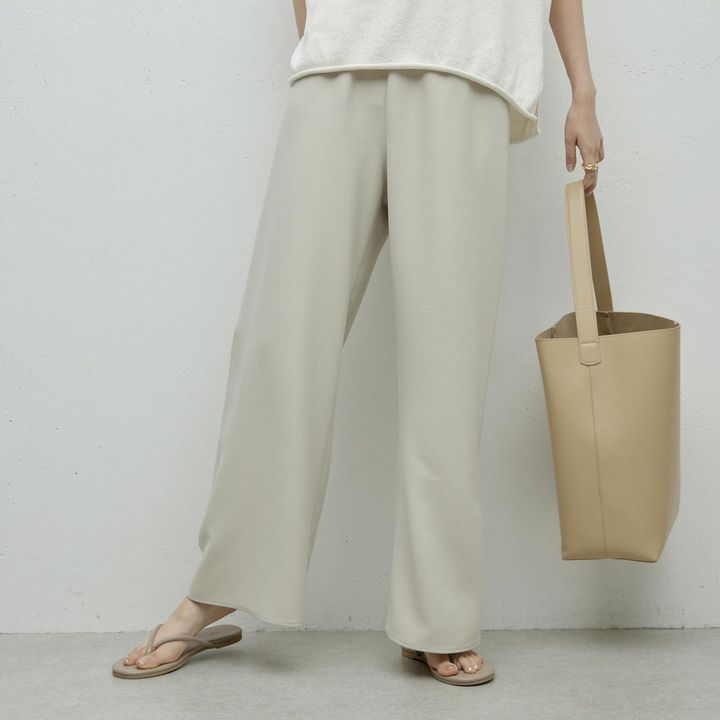 画像: 「ワイドドロストパンツ」￥18,700 出典：ガリャルダガランテ