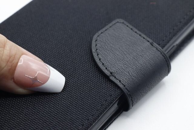 100均ダイソーのiPhone15スマホケース4