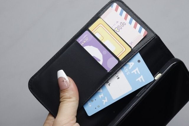 100均ダイソーのiPhone15スマホケース7