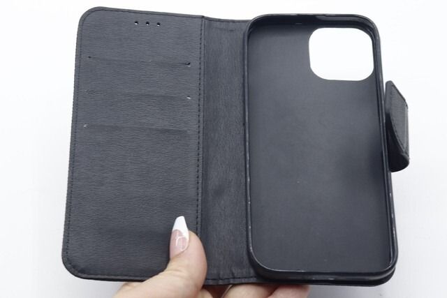 100均ダイソーのiPhone15スマホケース6