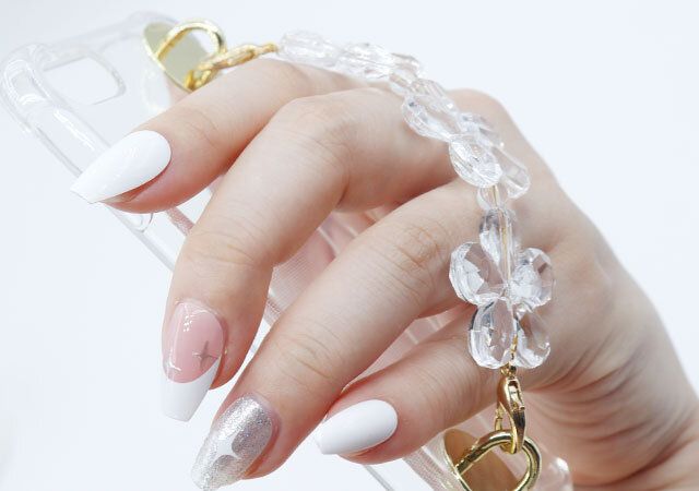 セリア スマートフォン ハンドチェーン 使用例