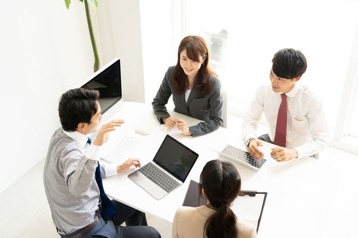 オフィスでの会議