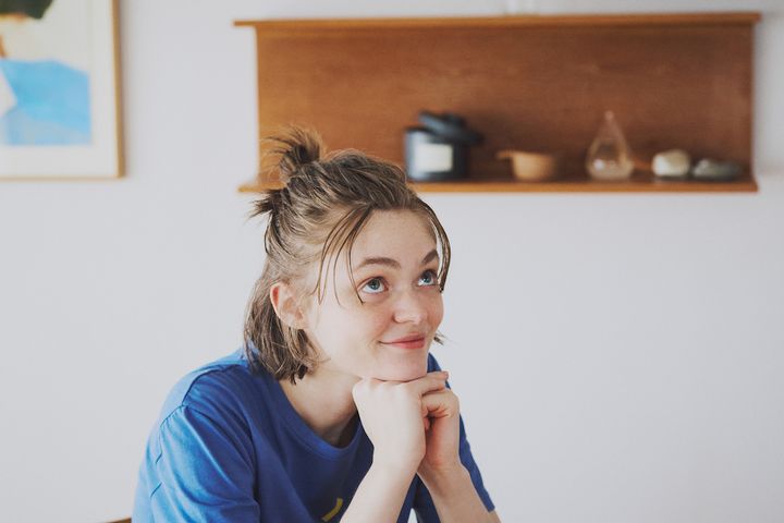 【雨の日ヘアアレンジ】髪のうねりをいかした“ハーフアップお団子”の作り方