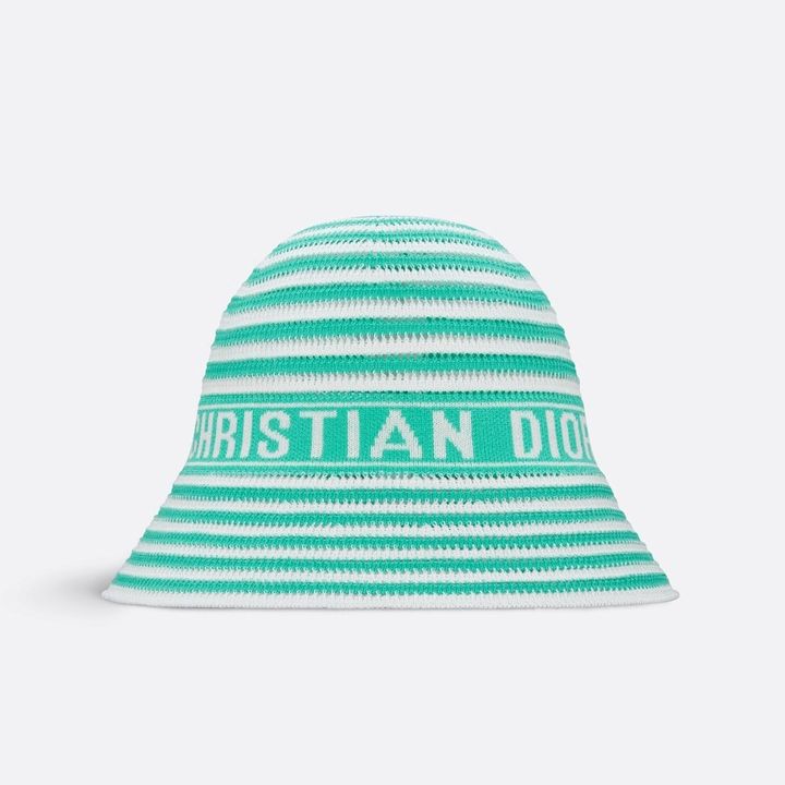 クロシュハット ￥96,000／DIOR（クリスチャン ディオール 0120-02-1947）