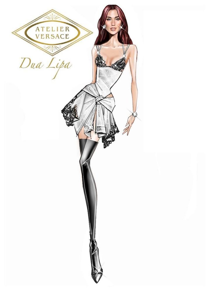 ヴェルサーチェによるミニドレス。