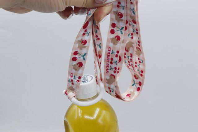 100均ダイソーのペットボトルストラップ6