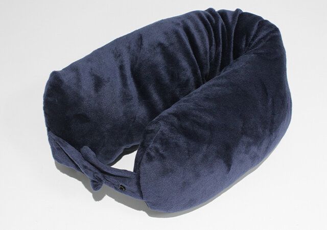 ダイソー とってもフィットするネックピロー（ボタン付き）