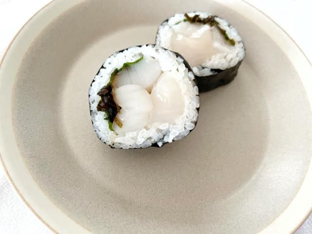 皿に並べた「ほぼ海鮮巻きほたて」