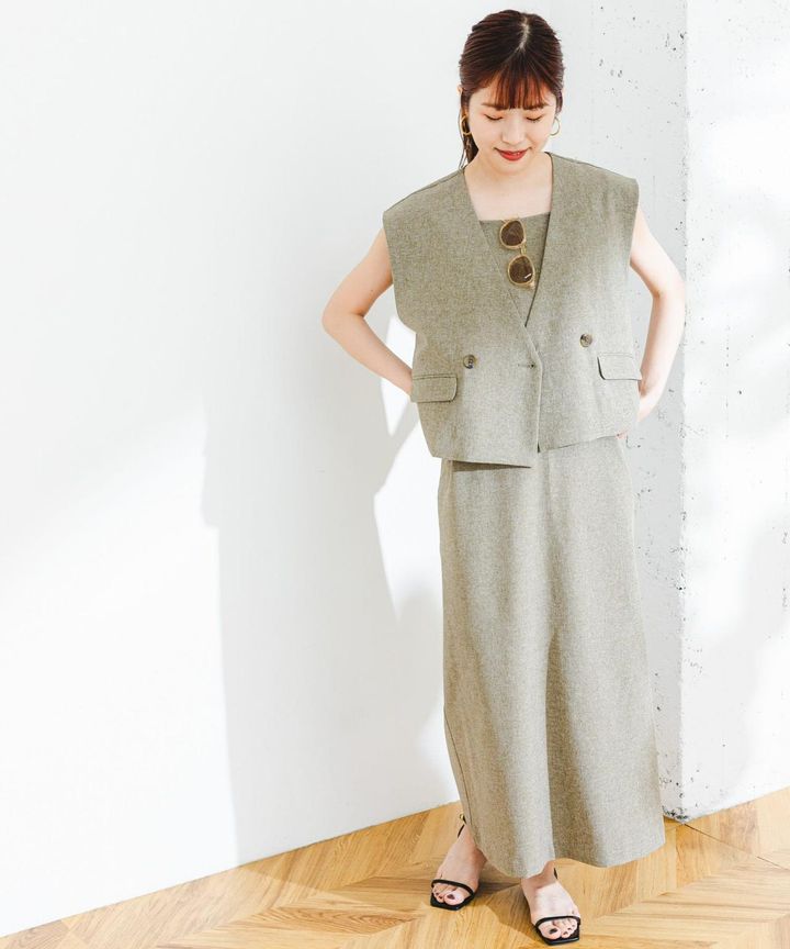 画像: ショートジレ＋ワンピース￥17,600（UR TECH DRYLUXE F by ROSSO） www.urban-research.jp