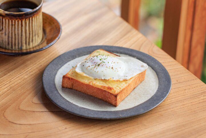 東近江のギャラリー＆カフェ「genzai」で、作家ものの器で味わうスイーツや名水コーヒーを♪