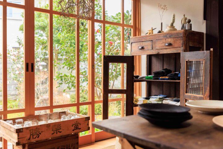 東近江のギャラリー＆カフェ「genzai」で、作家ものの器で味わうスイーツや名水コーヒーを♪