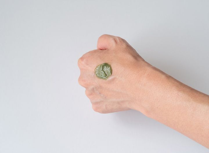 大人の肌に結果をもたらす８種のハーブで年齢不詳の肌に